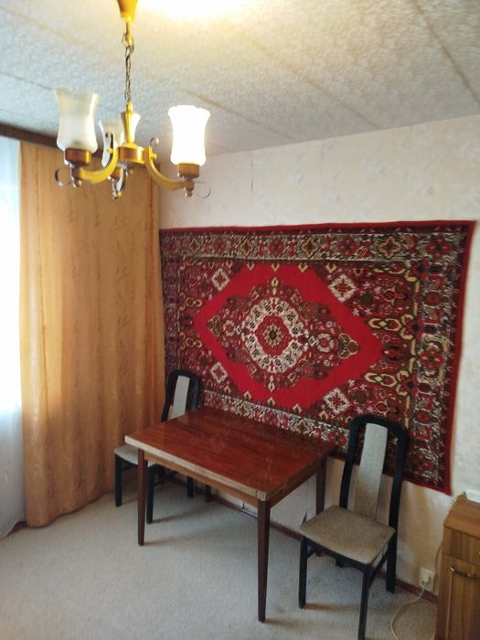 Здаю дві кімнати у 3- кімнатній квартирі на Виноградарі без господаря