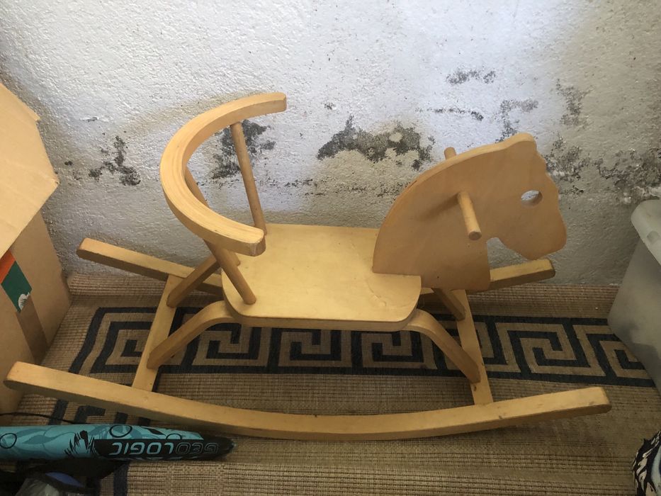 Cavalo baloico para crianca