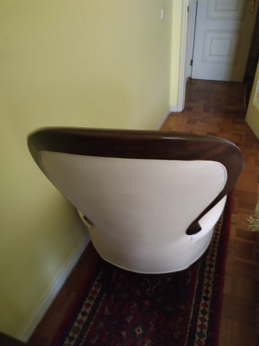 Poltrona de quarto em ótimo estado estilo clássico e muito bonito