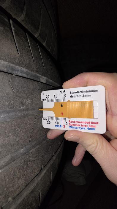 Шини Kumho Ecsta R18 235 45, кінець 2020 року, 3-4мм