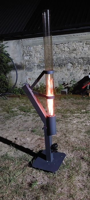 Piecyk rakietowy z rura szklana