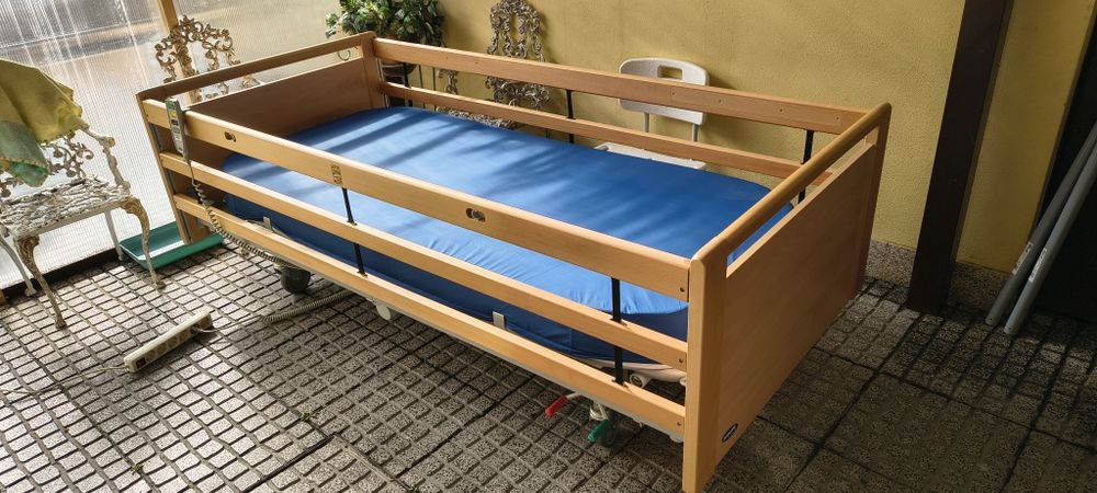 Cama articulada elétrica e elevatória invacare faz cadeirão