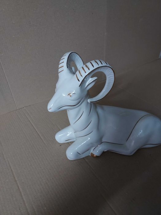 Veado em Cerâmica – Peça Decorativa Clássica