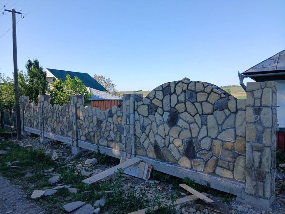 ДОСТУПНА ЦІНА кам'яні роботи Київ. Паркани з каменю, цоколі, підпірні стіни.  Роботи з каменем. Паркан з натурального каменю