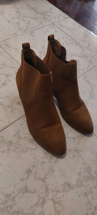 Botas clássicas de outono-primavera tamanho 40 em cor castanha e ferru