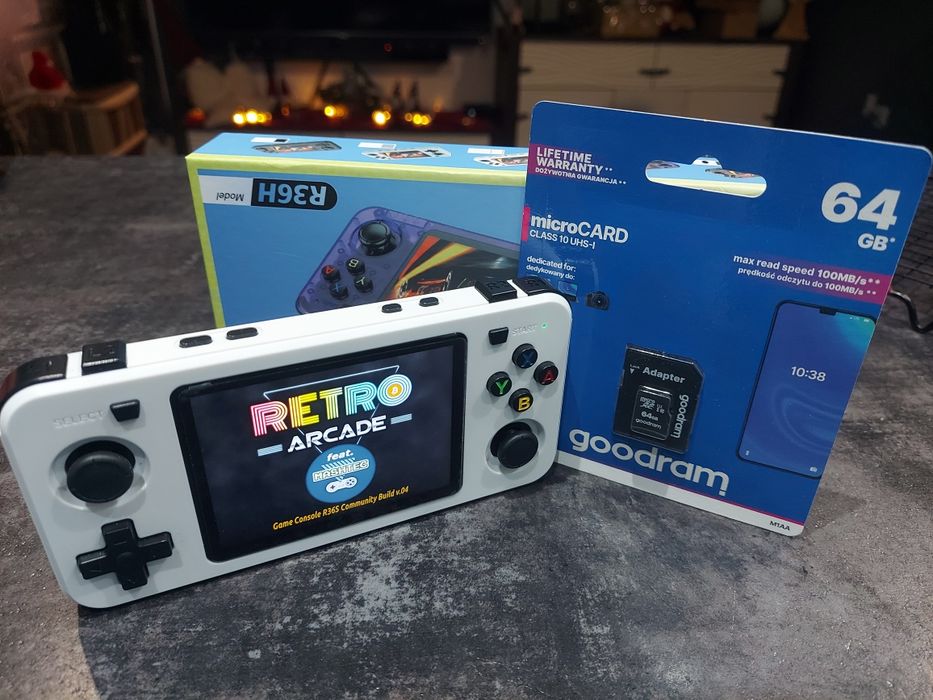 Konsola retro R36H (R36S) + 64gb Goodram + etui