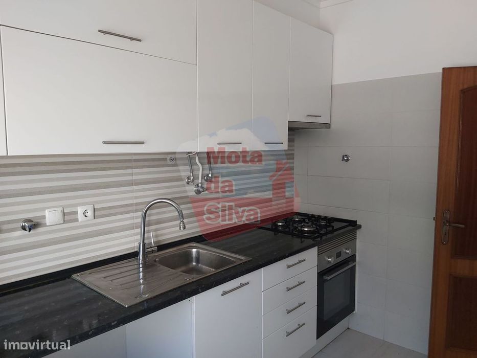 Excelente Apartamento T2 em Santo António da Caparica