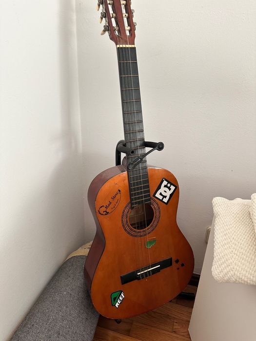 Guitarra com algum uso