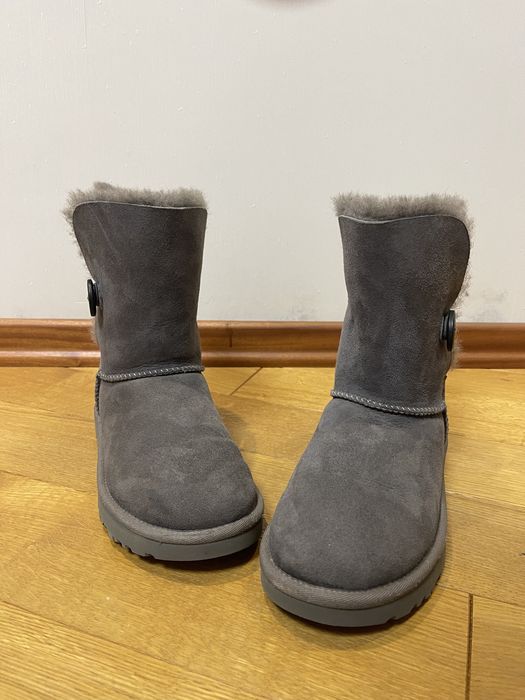 Продам жіночі чоботи UGG