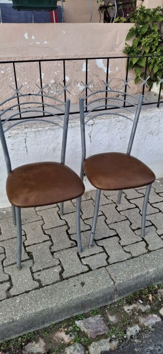 Cadeiras com acento almofadado