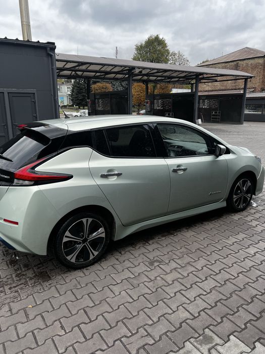 Аренда авто Nissan Leaf 2018 40квт