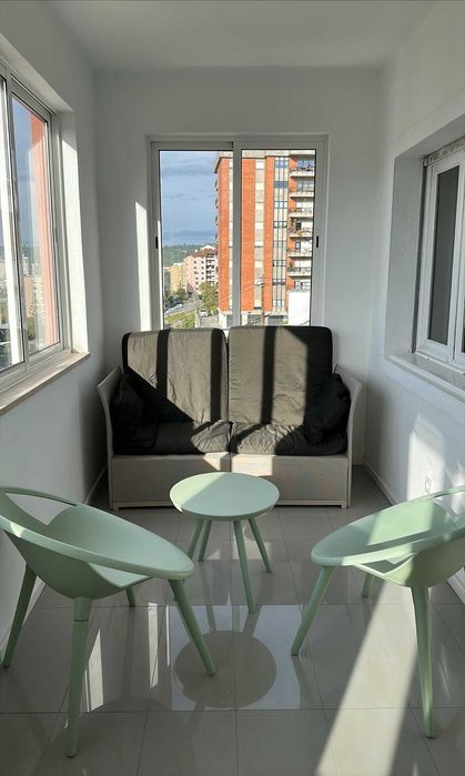 Arrenda-se apartamento c/3 quartos e 2 casas de banho no 2ºandar-RJAF