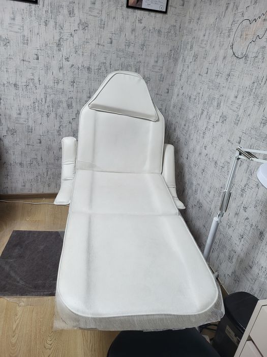 кушетка для педикюру, нарощення вій чи масажу