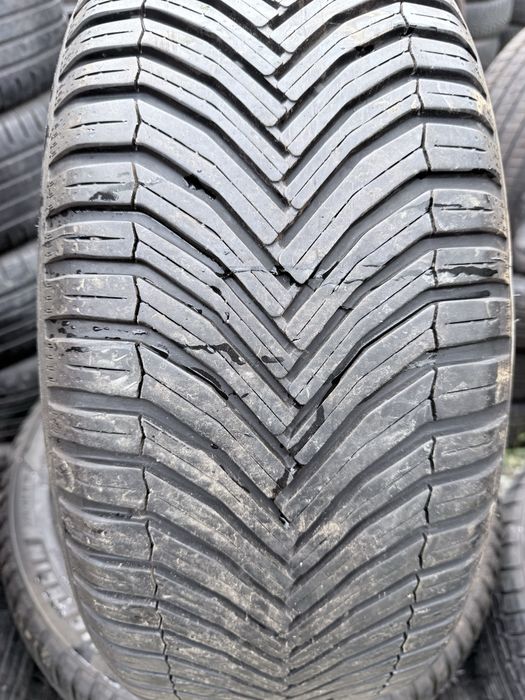 Шини все сезонні 225/45/19 Мішелін крос клімат