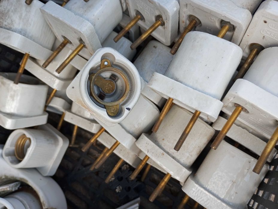 Porcelanowe oprawki do żarówki i bezpieczników