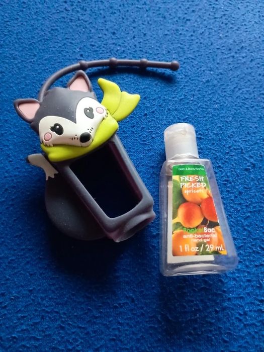 Bath & Body Works – brelok / etui na żel antybakteryjny