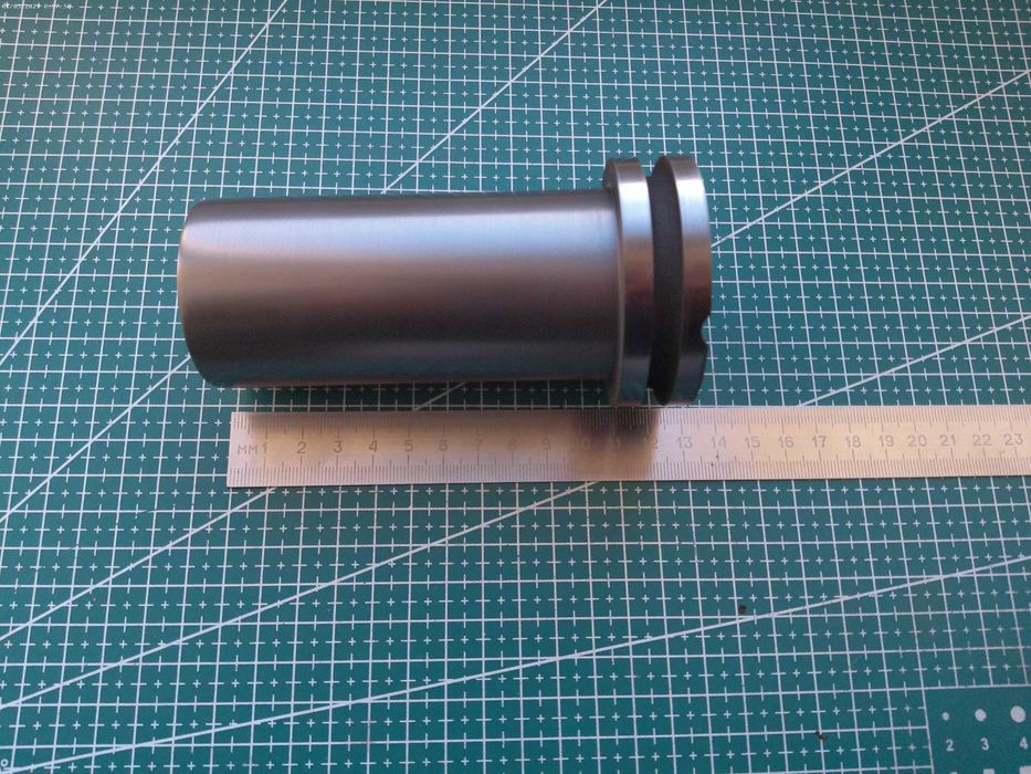 Графитовый тигель для плавки золота, серебра, меди в литейной печи.