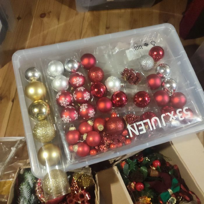 Árvore de Natal com pinhas fixas