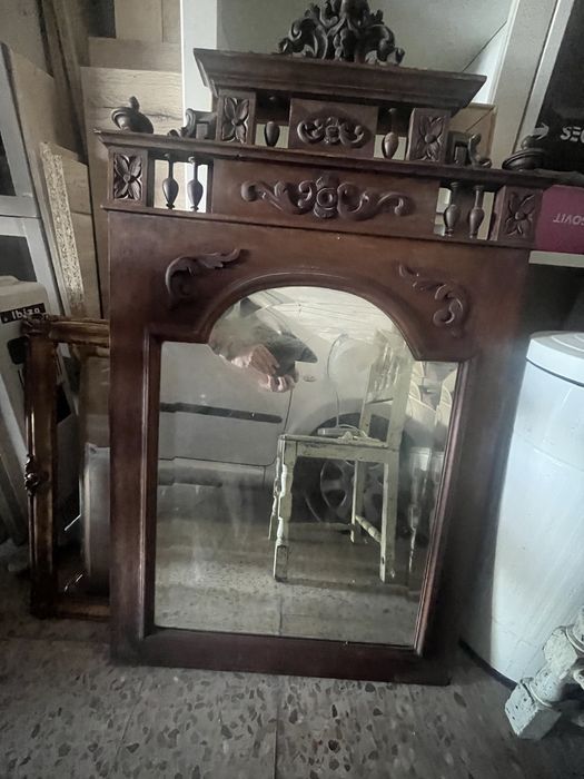 Espelho Antigo com Moldura em Madeira Entalhada