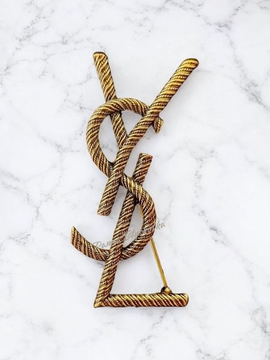 Broszka YSL – złota, vintage, old money, luksusowy