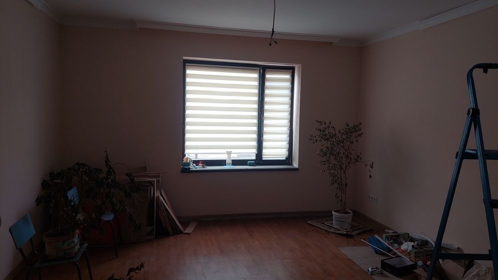 Продається 1кім кв студія 51кв м  вул. Латоричний двір.