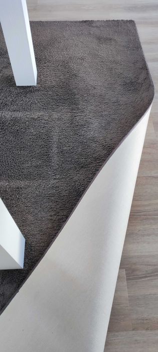 Carpete castanha com pêlo curto