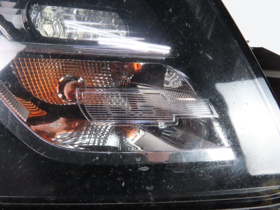 Farol Xenon Direito Usado / Original Audi Q5 (8Rb) 8R0941030Af