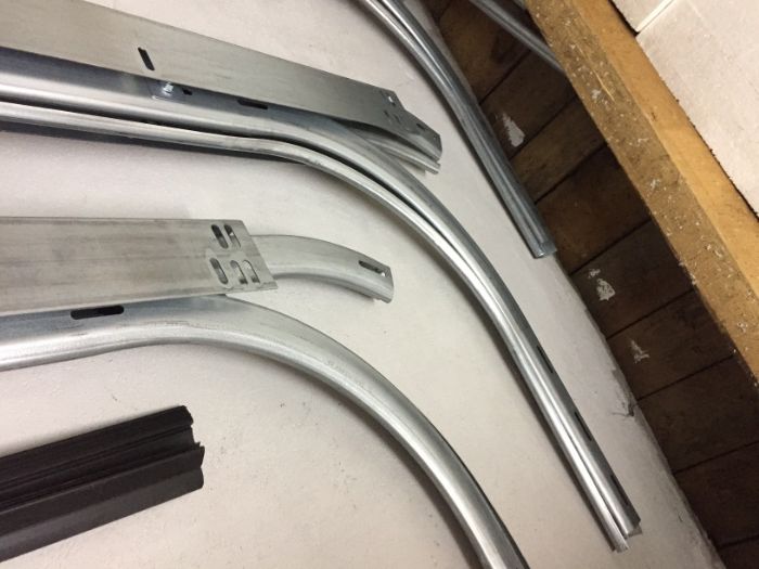 Prowadnice do bram segmentowych dla wys. 3,30 m ZESTAW - 023