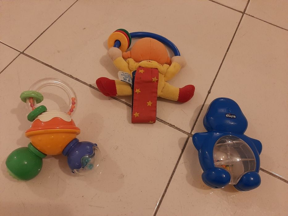 Brinquedos Chicco e Tuctuc.429484811422935041