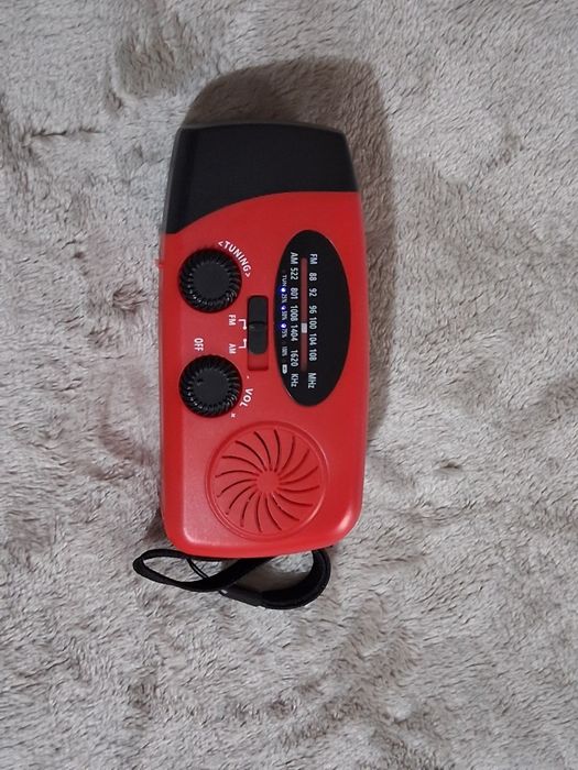 Rádio emergência (sem pilhas)