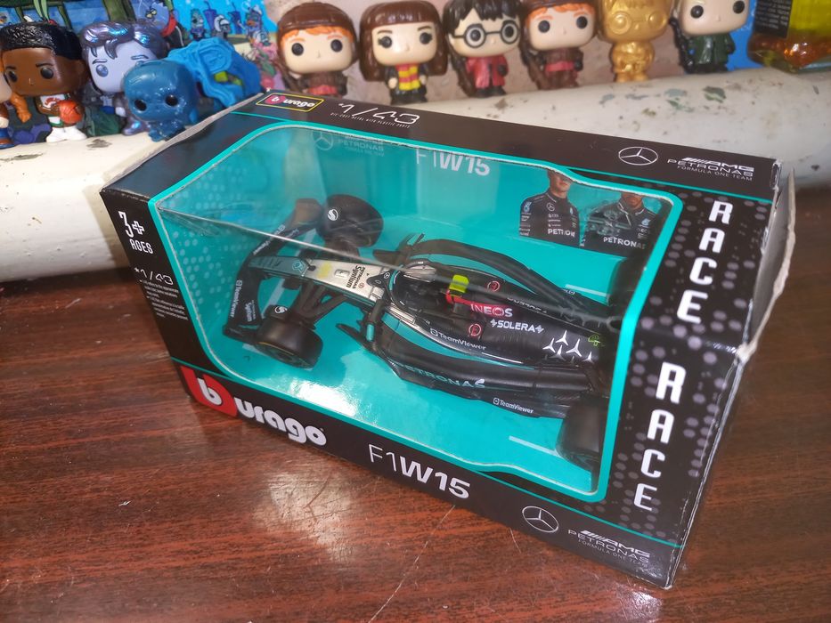 Колекційний болід ф1 (ком. Мерседес) W15