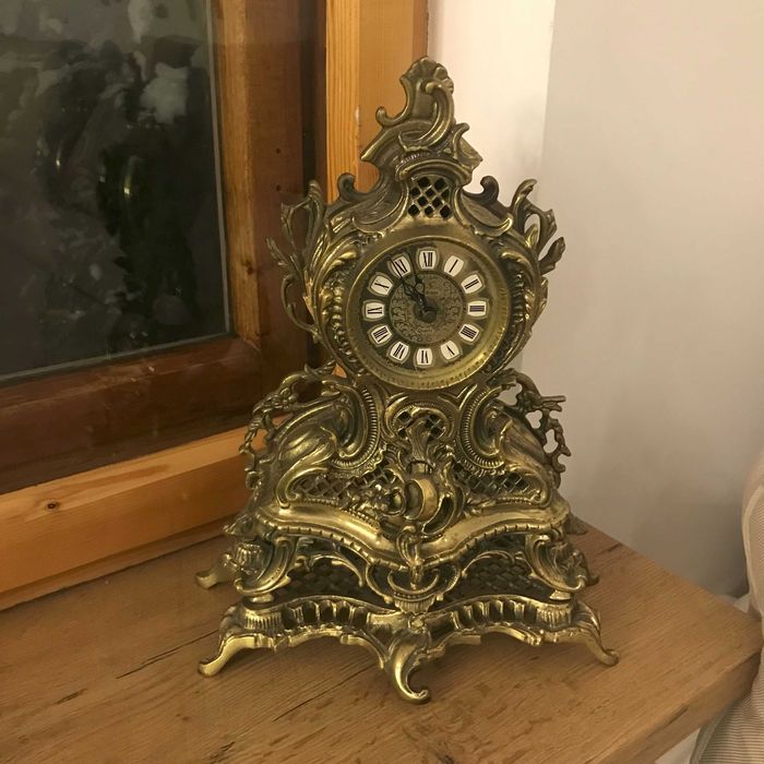 Szklana patera na owoce i metaloplastyka z okresu PRL-u