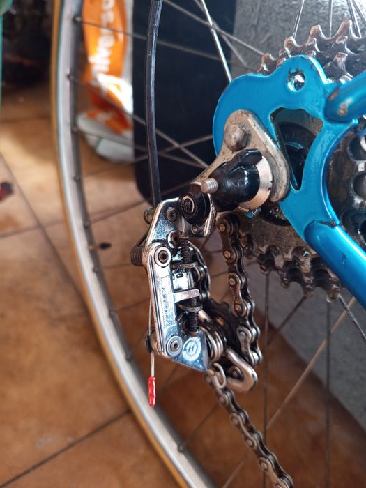 Vende se bicicleta motobecane