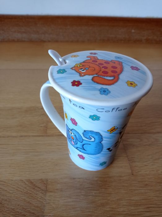 Caneca com tampa e colher442416185927290880