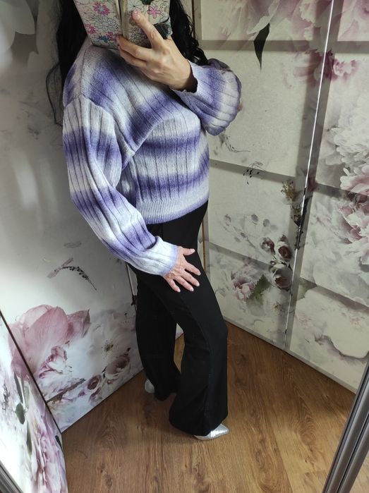 Świetny sweter H&M ombre Lila krótki model.