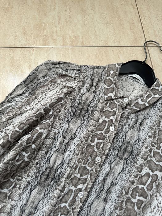 Camisa padrão cobra pull and bear XS