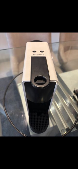 Maquina cafe Nespresso beje