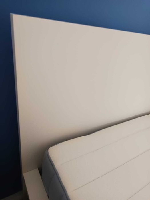Cama Malm IKEA 140x200 branca — 1 ano, perfeito estado
