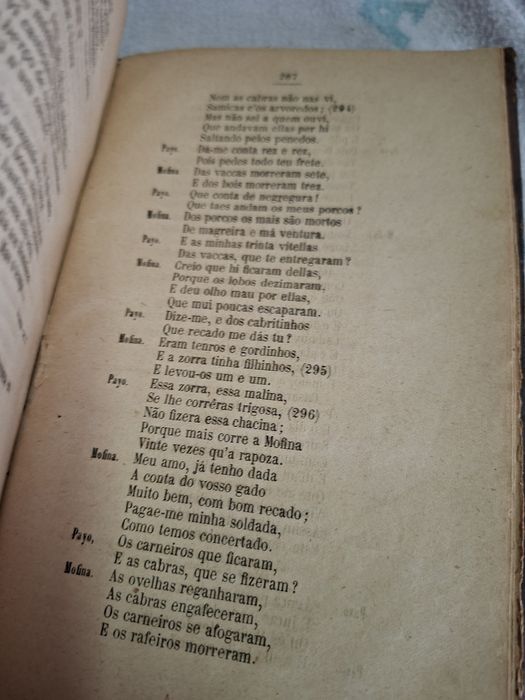 Livro português de poesia editado em 1881