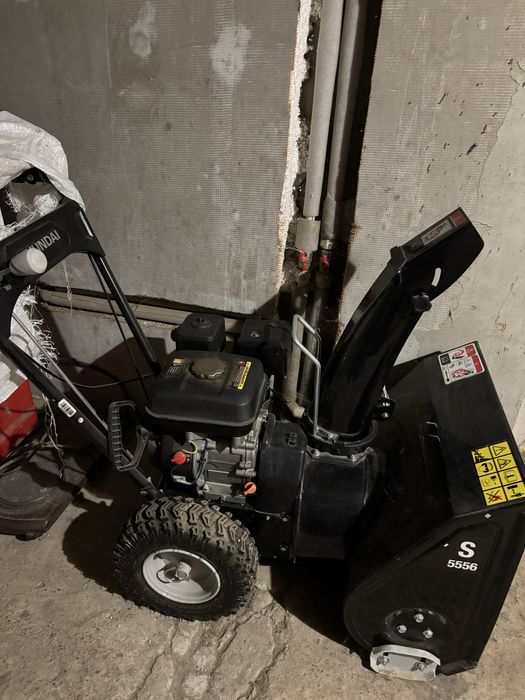 Тільки самовивіз. Снігоприбирач бензиновий  HYUNDAI Snow Blower S 6561