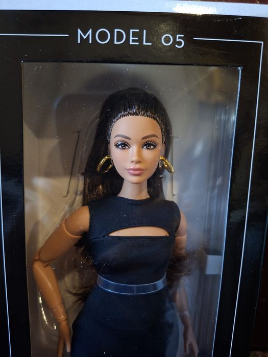 Барбі Looks Barbie Basics #5 made to move