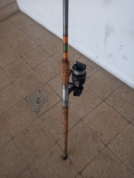 Cana de pesca Antiga com carreto.
