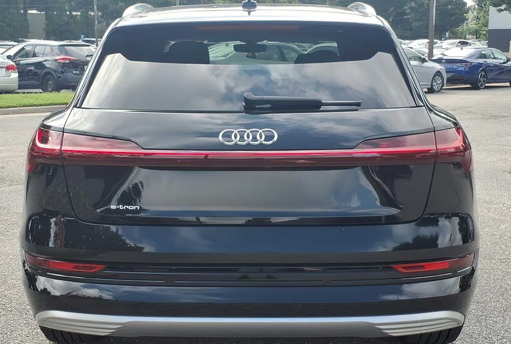Audi e-tron      2019