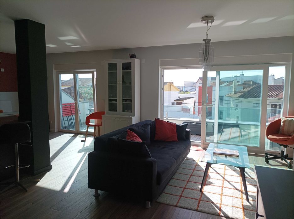 Penthouse T3 com garagem centro de Peniche.