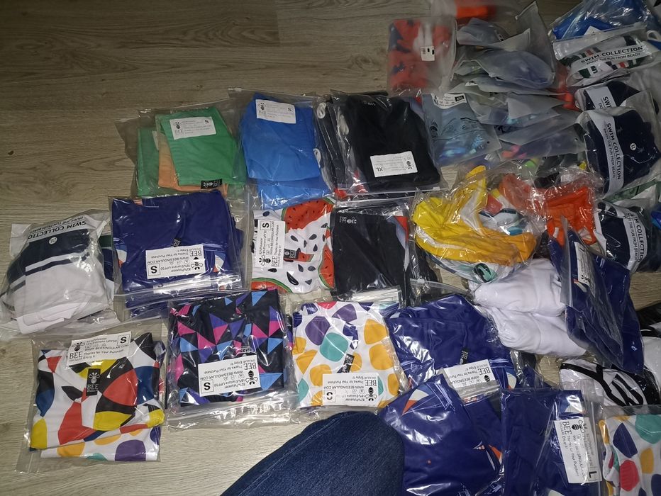 Lote de 240unidades de roupa de banho masculino