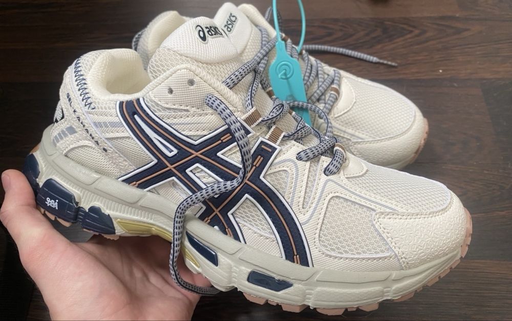 В НАЯВНОСТІ кросівки Asics-Gel-Kaha-na-8 з Poizon , асікс—гель-каха-на-8