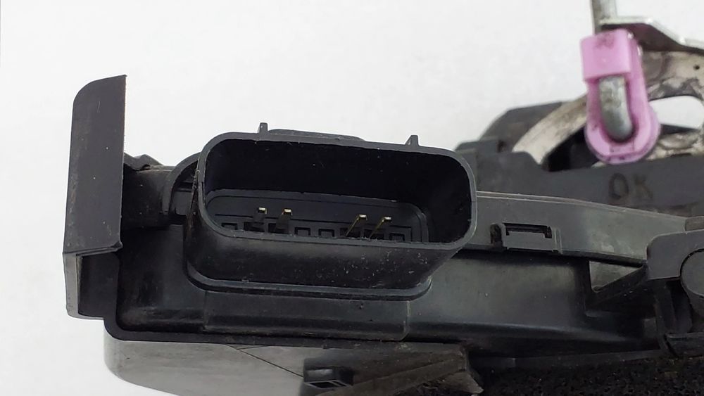 Fechadura / fecho porta trás esquerdo KIA Rio IV (YB)