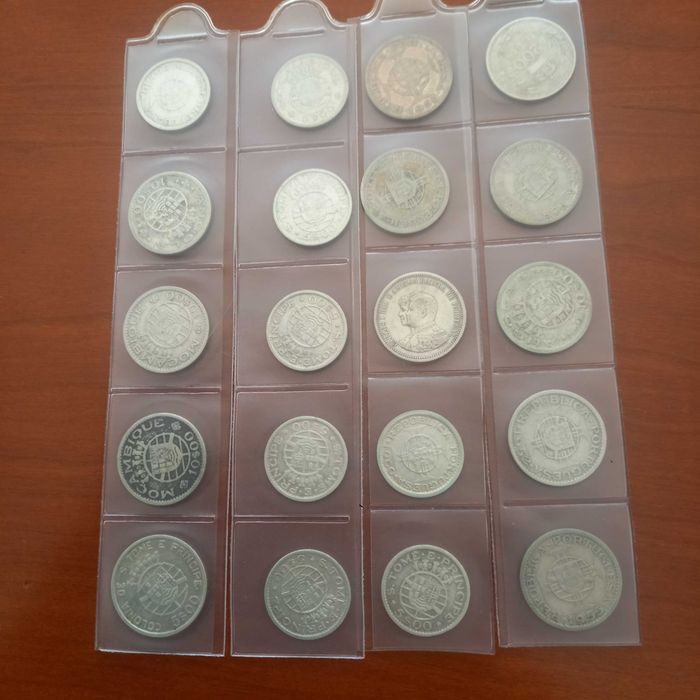 Vendo estas 20 moedas de prata.