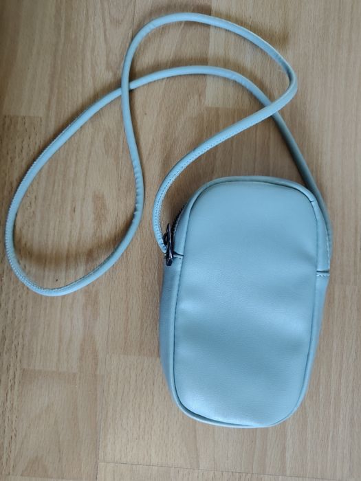 Mała skórzana markowa torebka Reserved błękitna