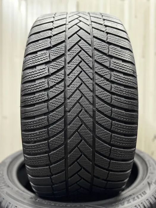 Шини бу 245 40 R18 Bridgestone Blizzak LM005